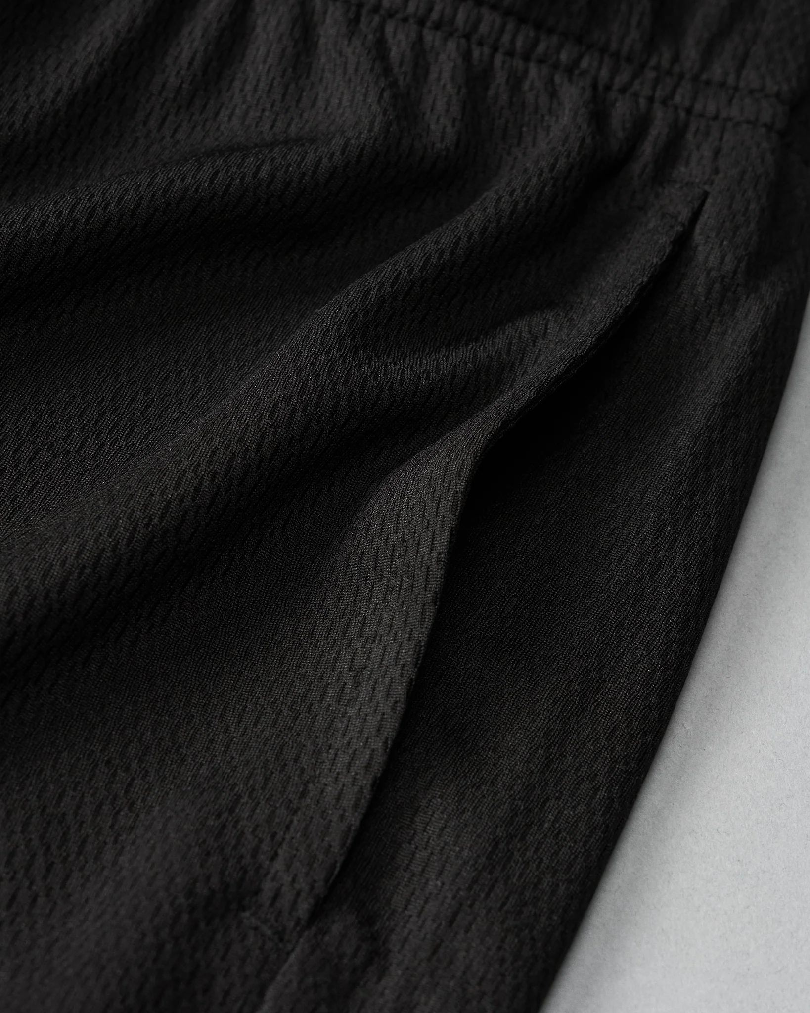 RUDIS 8" Mesh Shorts - Black - Image 4